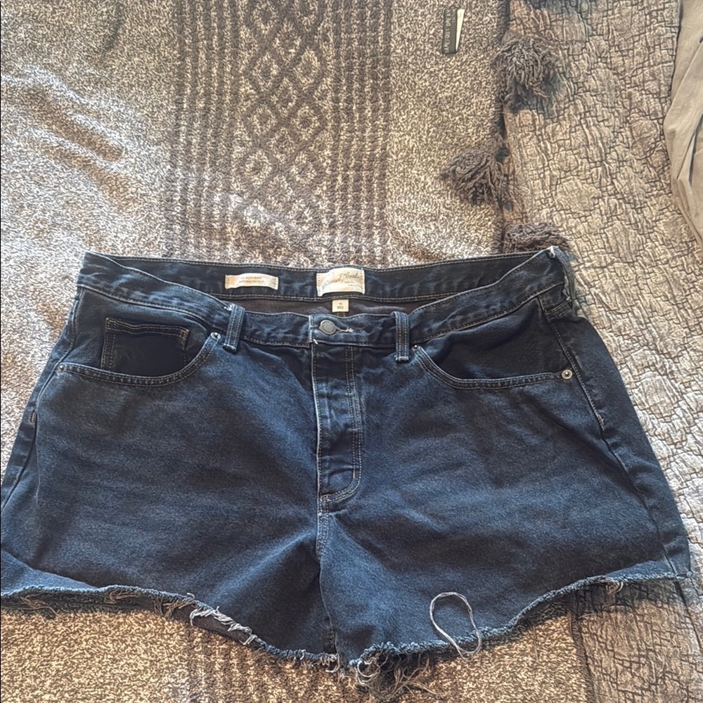 Universal Thread 90s baggy denim short in black size 16